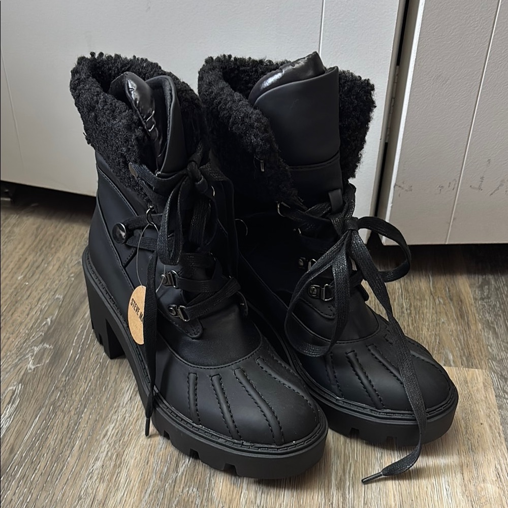 NWT Steve Madden water resistant combat boots sz 6